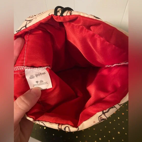 2/$15 NWT Harry Potter Marauders Map Book Sleeve - Picture 2 of 4